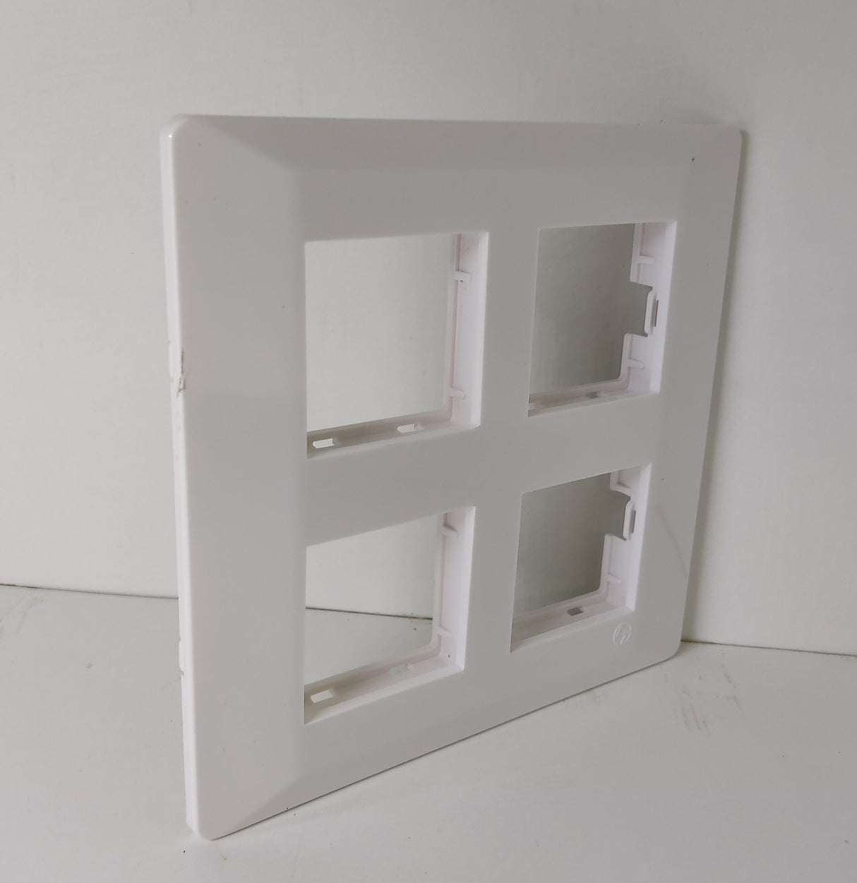 Lauritz Knudsen (Previously L&T) Entice 8 M Square Cover Plate White