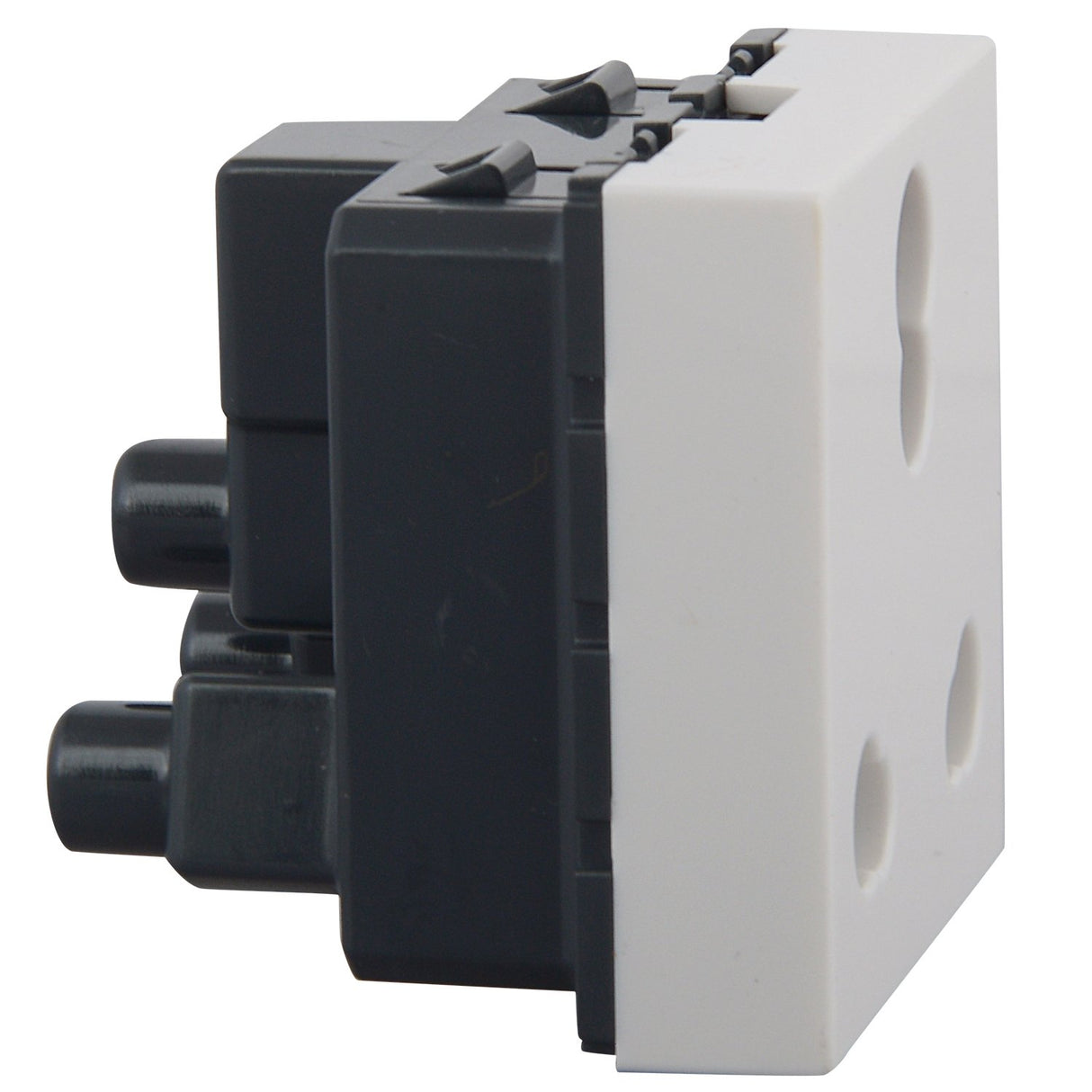 Legrand Arteor 6/16 A 3Pin Shuttered Socket 2M White 573471