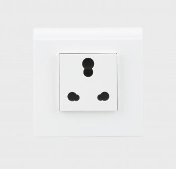 Legrand Myrius 6/16 A 3 Pin Shutter Socket 2M White 673045