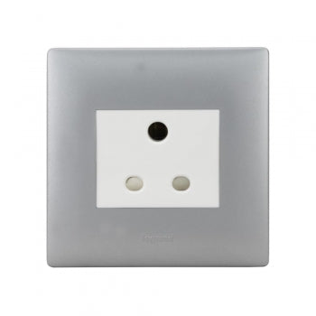Legrand Mylinc 6 A 5Pin /2/3Pin Socket 2M 675550